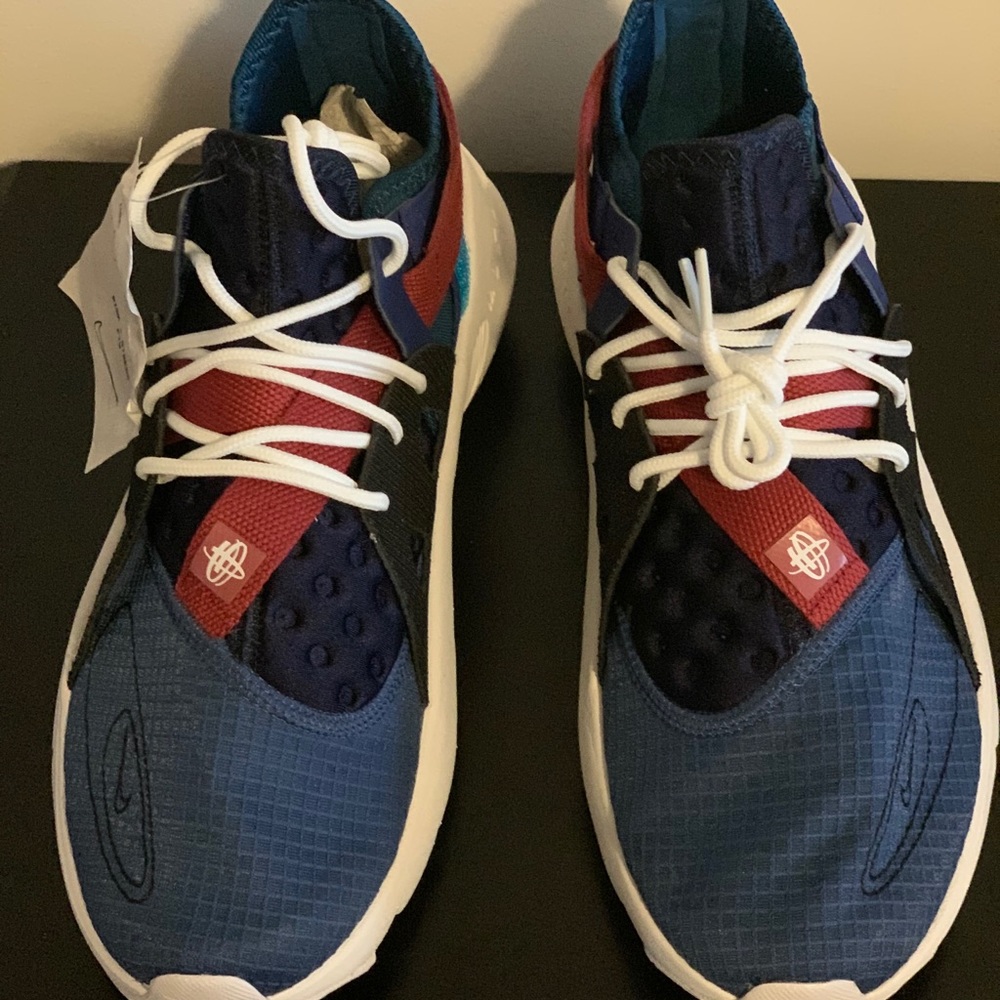 Nike Huarache Men’s 11 - New! Never worn.